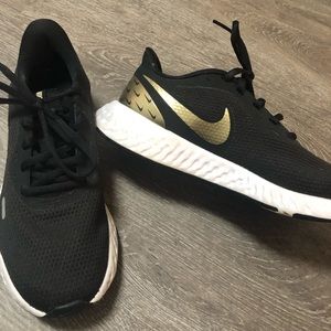 Brand new Nike tennis shoes ✨